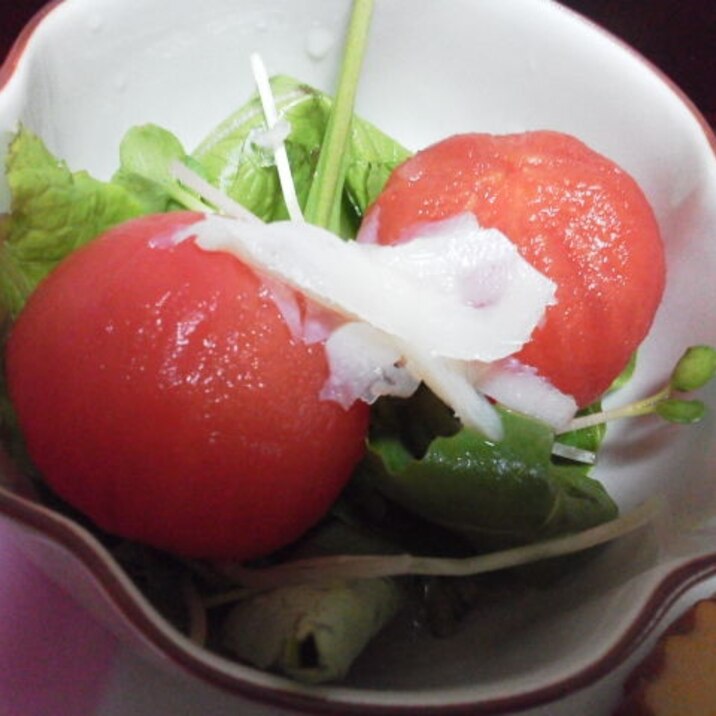 蒲鉾とミニトマトの紅白サラダ